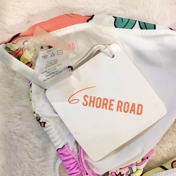 6 Shore Road NWT Size Large Ashbury Poppies Bikini Swimsuit Top New With Tags - Picture 5 of 9